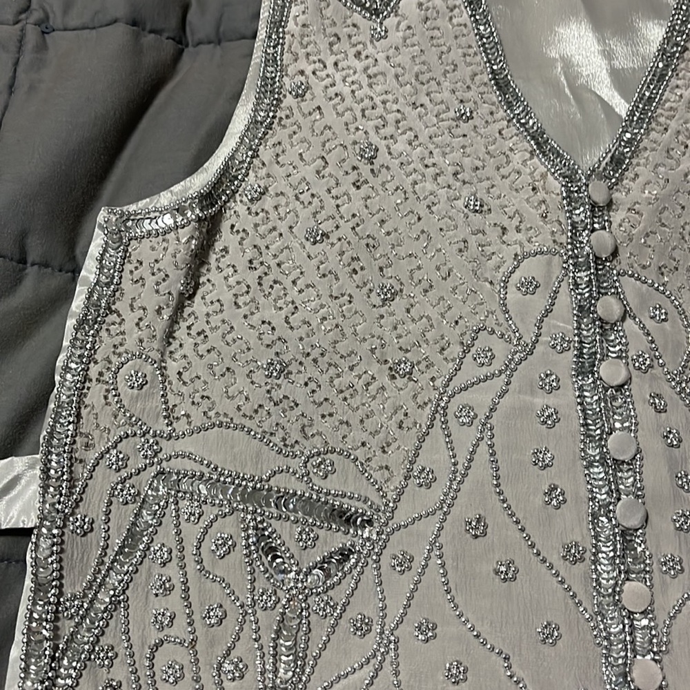 Vest - Picture 2 of 4